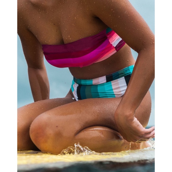 Billabong Striped Bikini Set 👙 - Picture 8 of 8